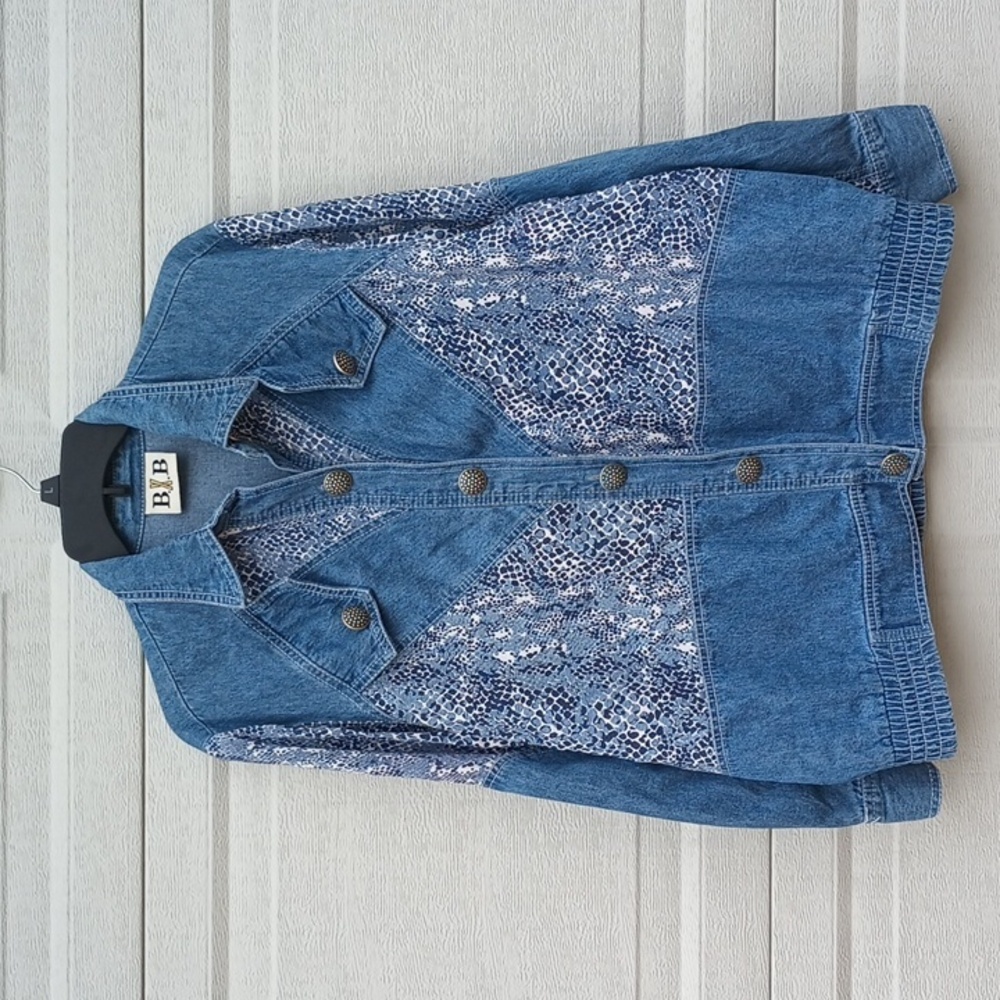 BxB Blue Denim Snakeskin Jean Jacket Enamel Buttons Made USA Size Small Oversize
